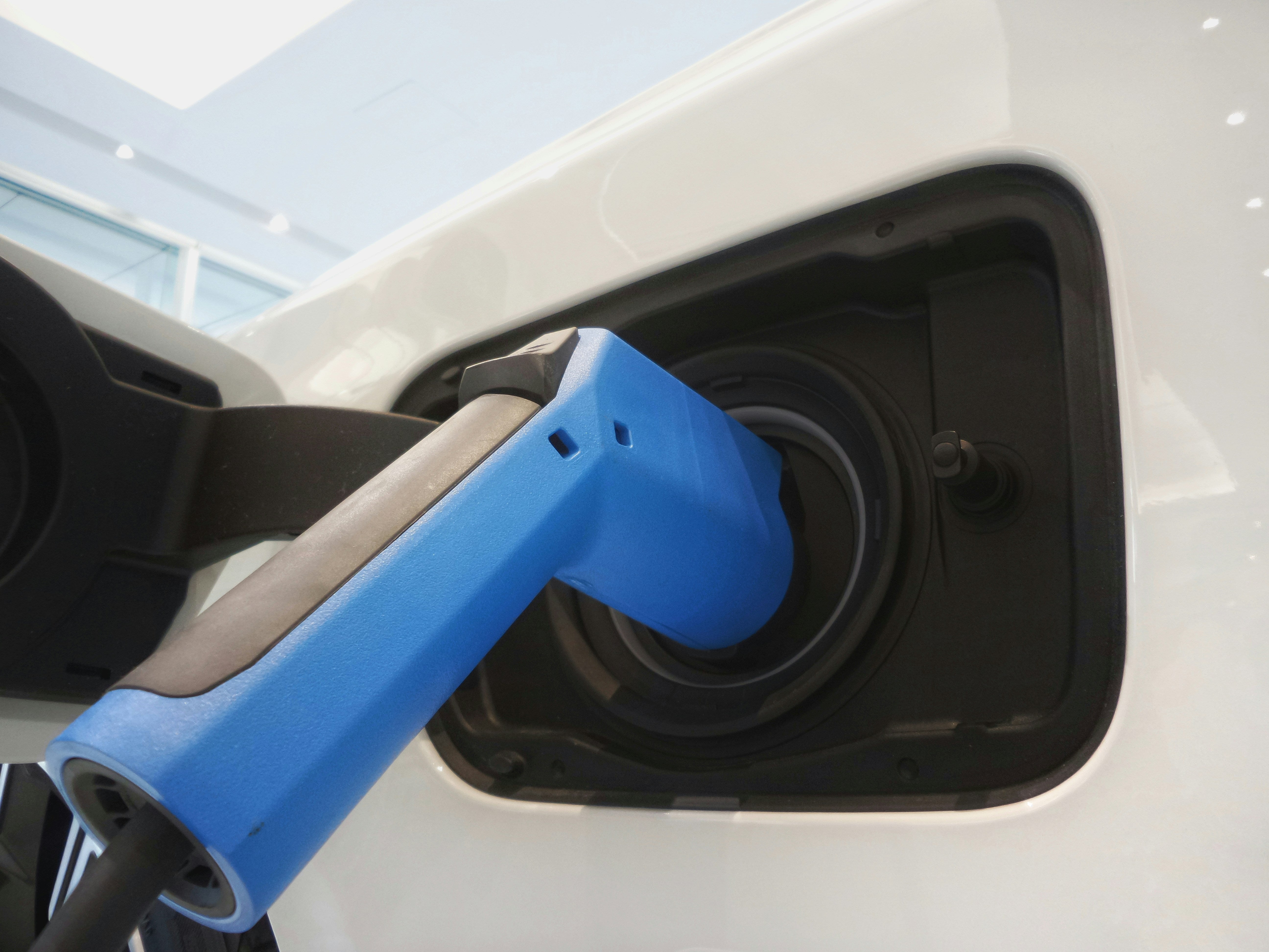 Fast Charging vs. Standard Charging: Which Is Better for Your E- Bike?
